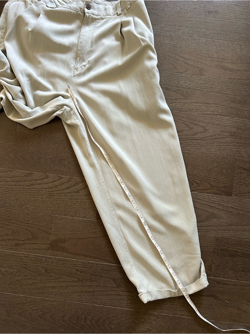 Tommy Bahama 100% Silk Pleated Chinos in Light Khaki - Picture 4 of 6